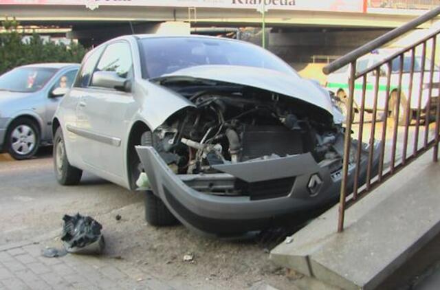 Merginai šventinę nuotaiką sugadino BMW