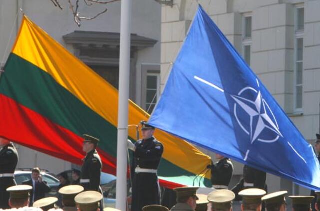 Minint Lietuvos įstojimo į NATO 8-ąsias metines bus iškeltos Lietuvos, NATO ir ES vėliavos