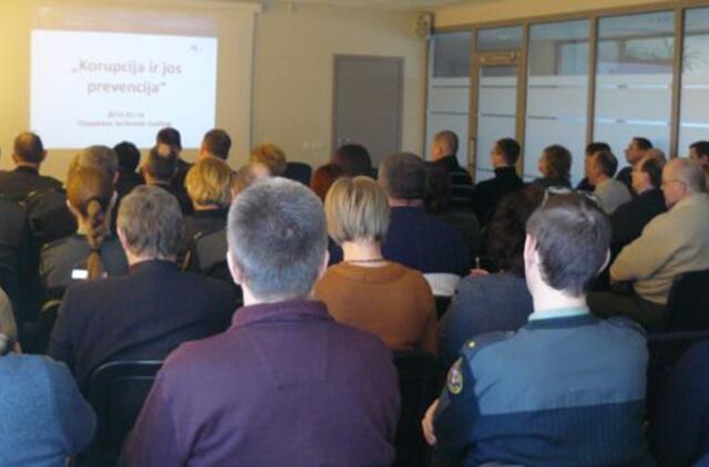 Muitininkams paaiškinta, kaip reaguoti į kyšį