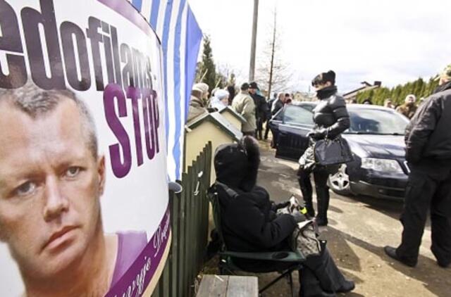 O kur antra mergaitė?