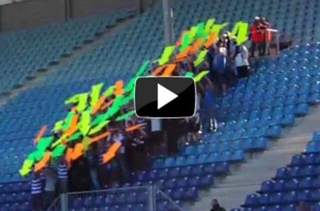 Originali fanų pagalba nerezultatyviai komandai - rodyklės į varžovų vartus