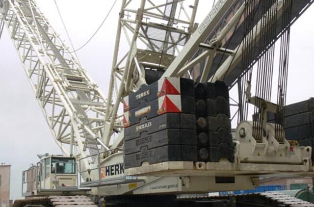 "ORLEN Lietuva" gamykloje montuojamas vienas galingiausių Europoje kranų