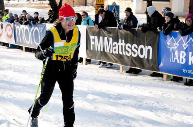 Princo Viljamo žmonos sesuo Pipa sėkmingai įveikė 90 km slidžių maratoną