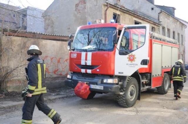 Senamiestyje degė apleistas pastatas
