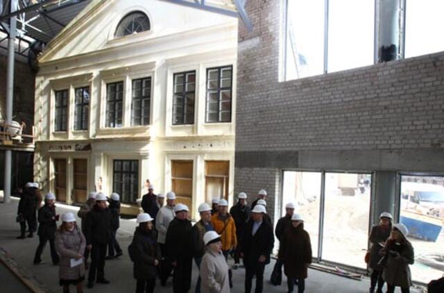 Teatro rūmus apžiūrėjo būrys klaipėdiečių