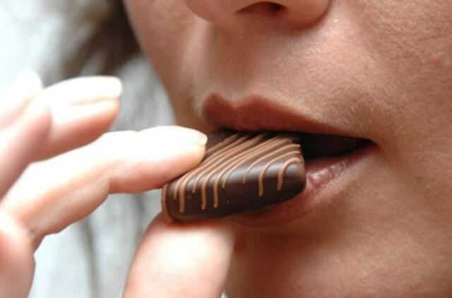 Tyrimas: reguliariai šokoladu besimėgaujantys žmonės yra lieknesni