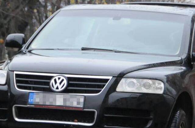 Vagys nusitaikė į "Volkswagen Touareg" detales