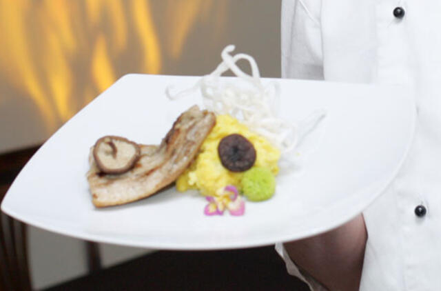 102 metų vyrutis vis dar dirba restorane