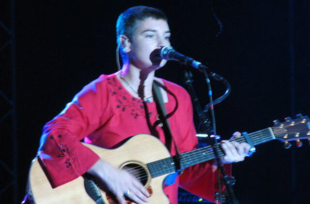 Airių atlikėja Sinead O'Connor dėl depresijos nutraukė savo koncertinį turnė