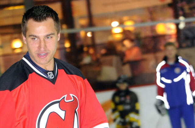 "Devils" sutriuškino "Hurricanes" ekipą, o Dainius Zubrus atliko rezultatyvų perdavimą