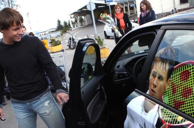 Į Lietuvą sugrįžęs Ričardas Berankis dovanų gavo naują BMW