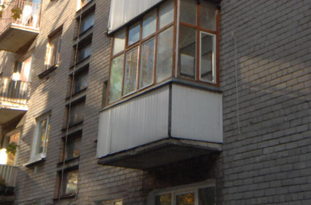 Iškritęs iš balkono žuvo "Geležinio Vilko" vyresnysis eilinis