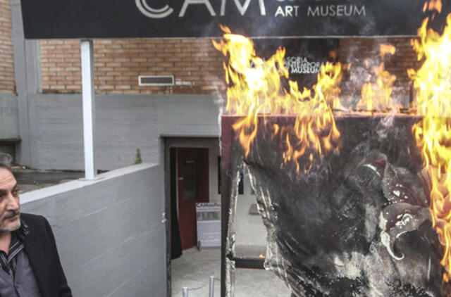 Italijos muziejus protestuoja prieš finansavimo mažinimą degindamas meno kūrinius
