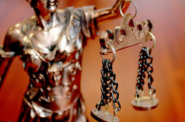 Mažamečių dukrelių prievartautojui prokurorė siūlė metais griežtesnę bausmę