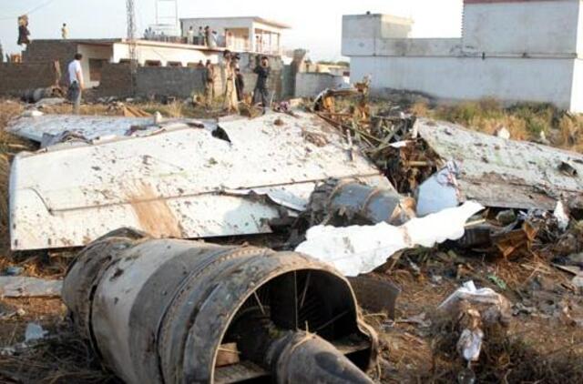 Per lėktuvo katastrofą Pakistane žuvo visi keleiviai