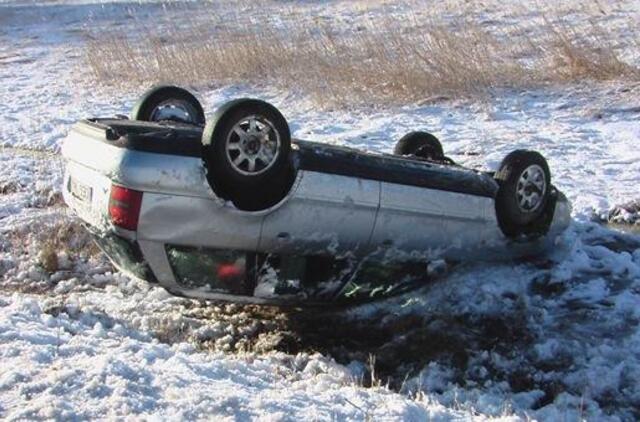 Su vasarinėmis padangomis - į griovį