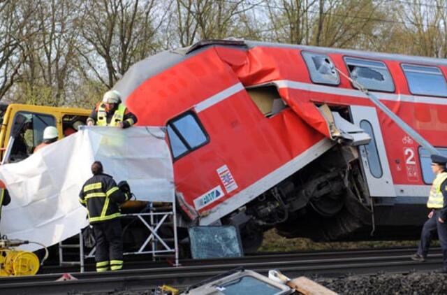 Vokietijoje per traukinio avariją žuvo 3 žmonės, 13 sužeista
