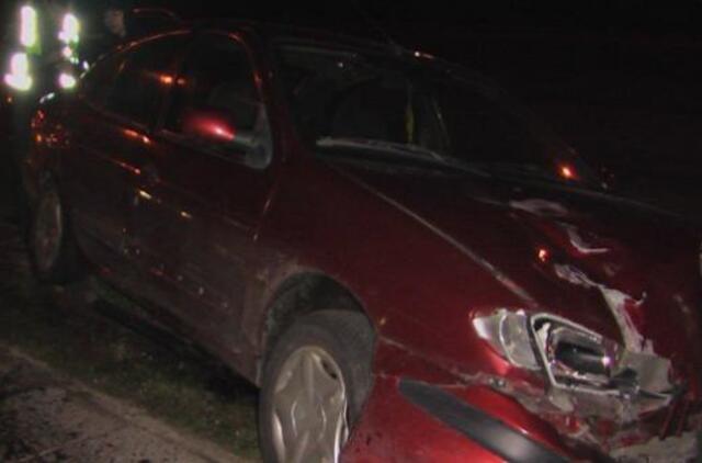 Žaidė telefonu, kol "pagavo" stulpą