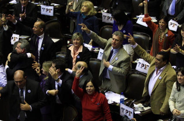 Argentinos parlamentas pritarė YPF nacionalizacijai