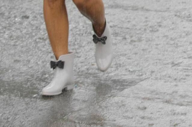 Britų drabužių tinklas dėl sumažėjusių pardavimų kaltina lietingus orus