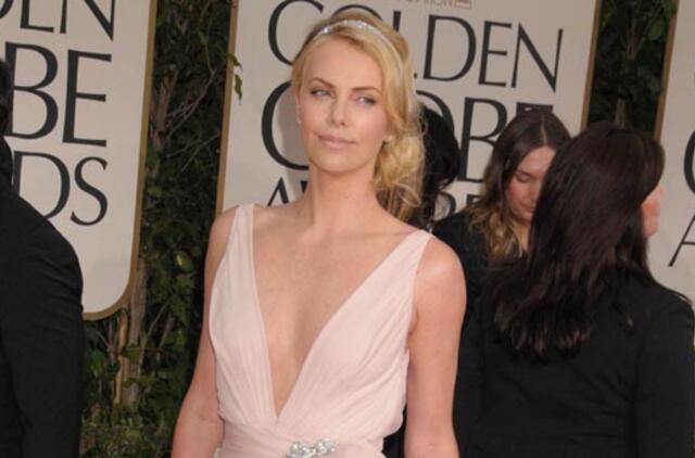 Charlize Theron mielai keliautų į kosmosą