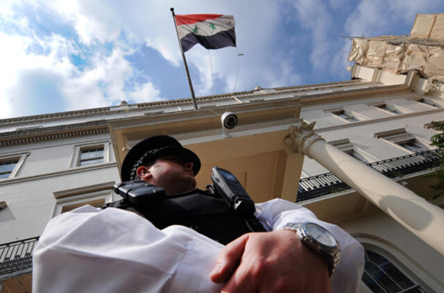 Dėl žudynių Huloje Sirijos ambasadoriai išsiunčiami namo