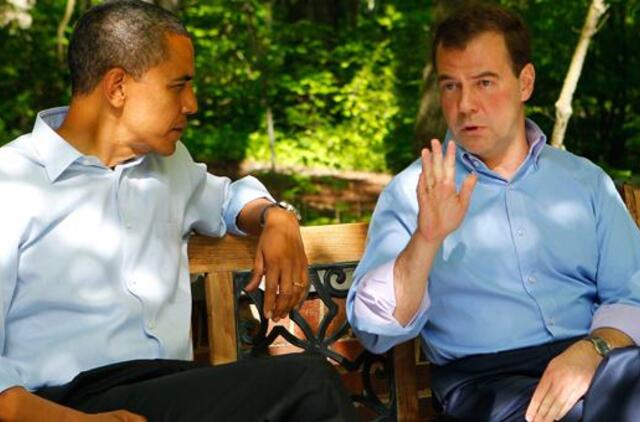 Dmitrijus Medvedevas patikino JAV prezidentą Rusijos užsienio politikos tęstinumu