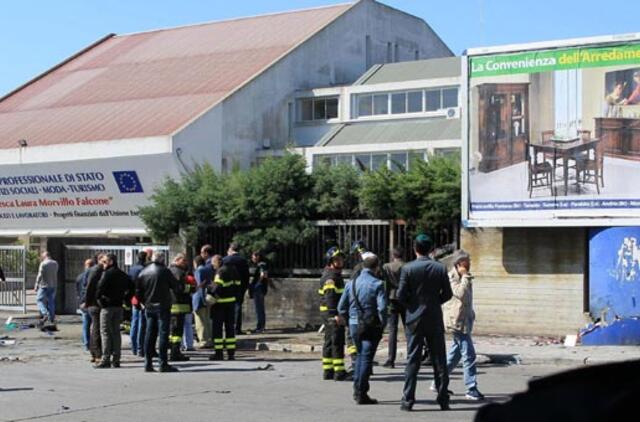 Italijoje šalia licėjaus nugriaudėjo sprogimas, yra aukų