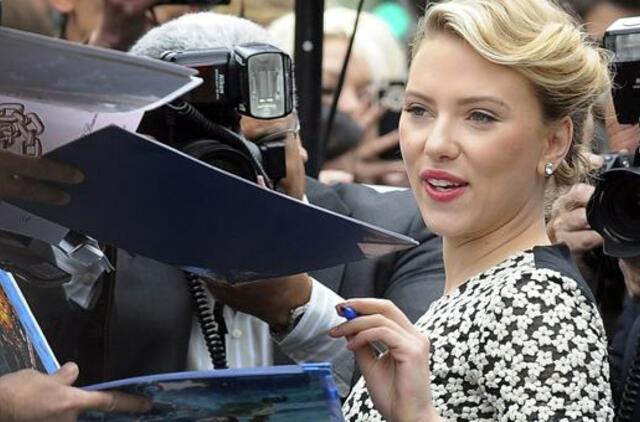 JAV aktorė Scarlett Johansson gavo žvaigždę Holivudo Šlovės alėjoje
