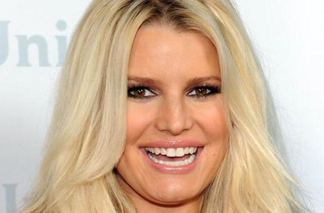 Jessica Simpson pardavė pirmąsias savo vaiko nuotraukas už 800 tūkst. dolerių