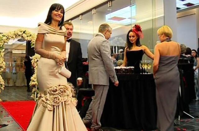 "Karamelinės naujienos": Kauno advokatė visus pribloškė suknia už 12 tūkstančių