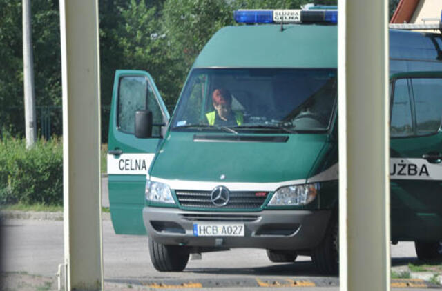 Lenkija laikinai atnaujina vidaus sienų kontrolę