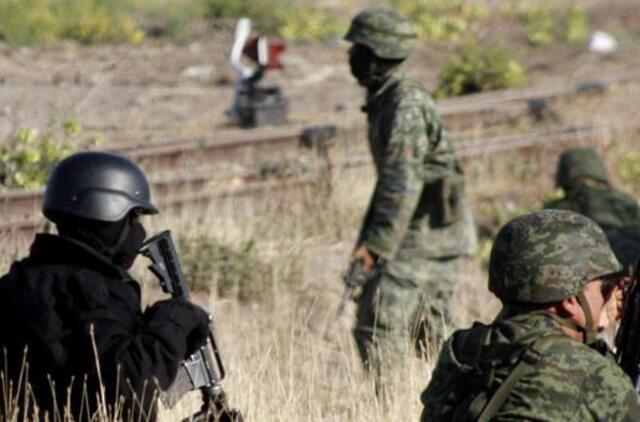 Meksikoje per kariuomenės ir narkotikų prekeivių susišaudymą žuvo 12 žmonių