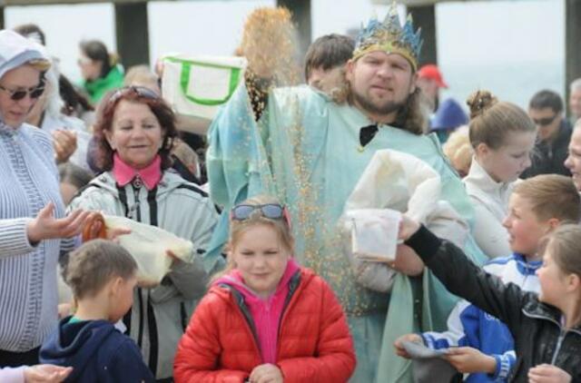 Neptūnas gintarą išdalino poilsiautojams