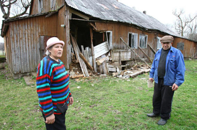 Šalyno dvaras skęsta musėse ir nesutarimuose