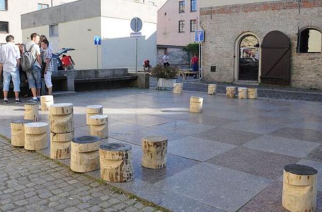 Senamiestį gaivina mėtydami kelmus