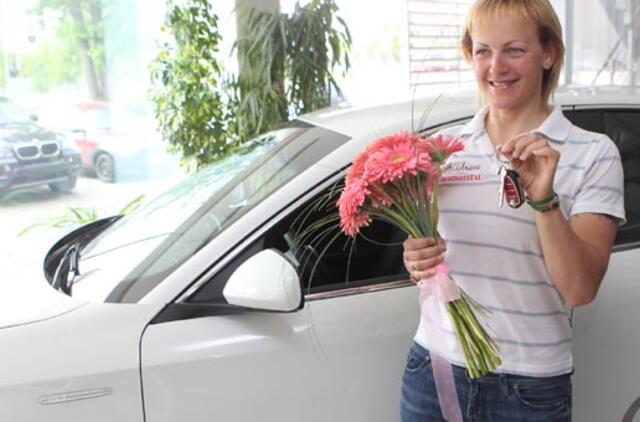 Simona Krupeckaitė gavo dovanų naują "Alfa Romeo Giulietta" automobilį