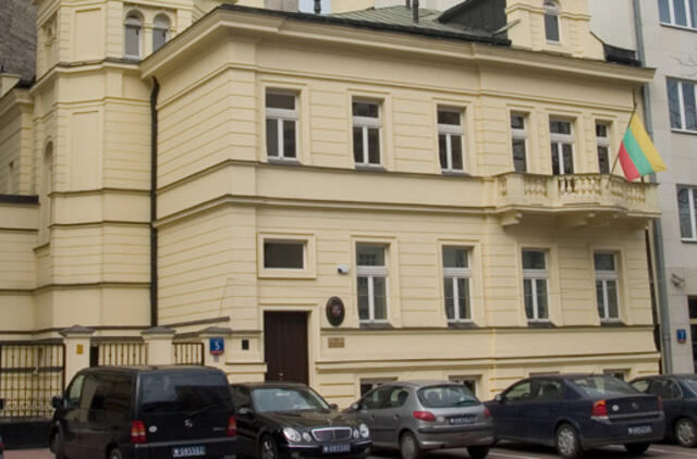 Tautiečių bėdos svetur ambasadoms rūpi tik nuo 8 iki 17 val.