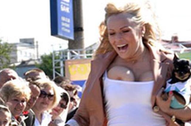 Bėgimas su aukštakulniais - nelengva užduotis