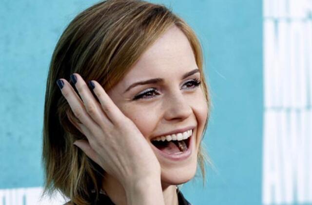 Emma Watson padažė šunį rožine spalva