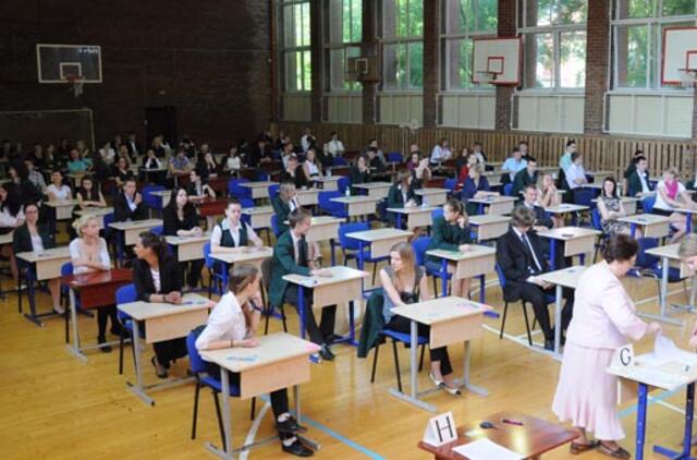 Klaipėdiečiai abiturientai perkrimto anglų kalbą