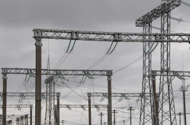 Manė, kad aukštos įtampos elektros laidų stulpas yra tiltas