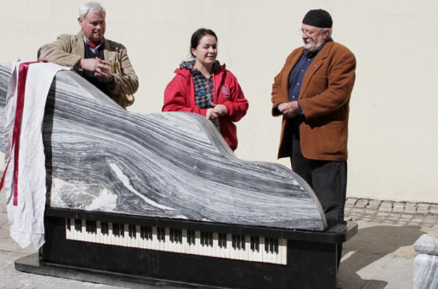 Marmurinis fortepijonas – dovana Klaipėdai