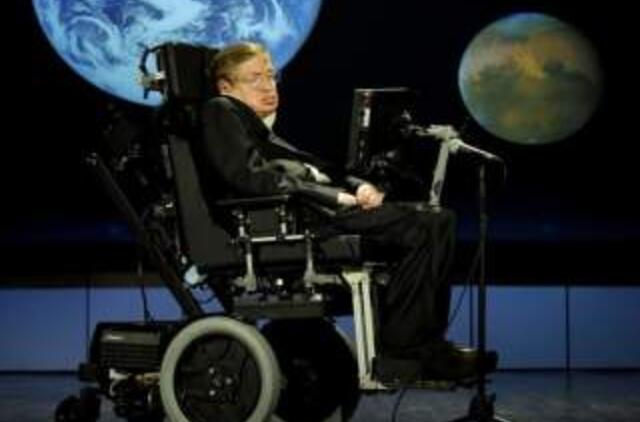 Mokslininkai sukūrė įrenginį, leisiantį Stephenui Hawkingui bendrauti mintimis