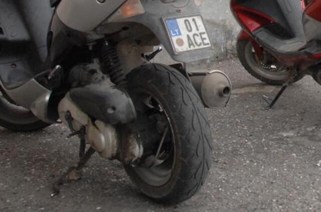 Motoroleriui susidūrus su automobiliu žuvo trylikametis