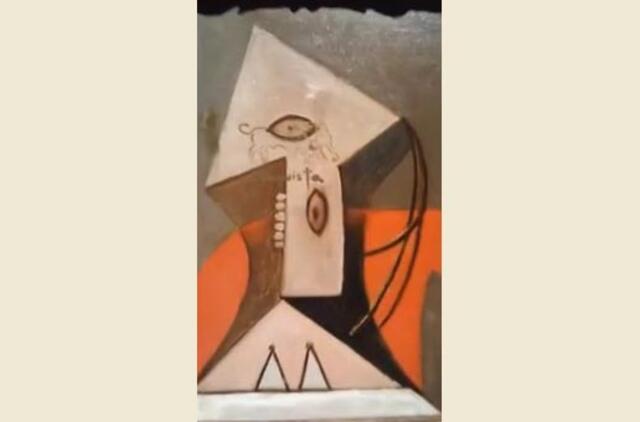 Nufilmavo, kaip muziejuje išniekinamas Pablo Picasso paveikslas