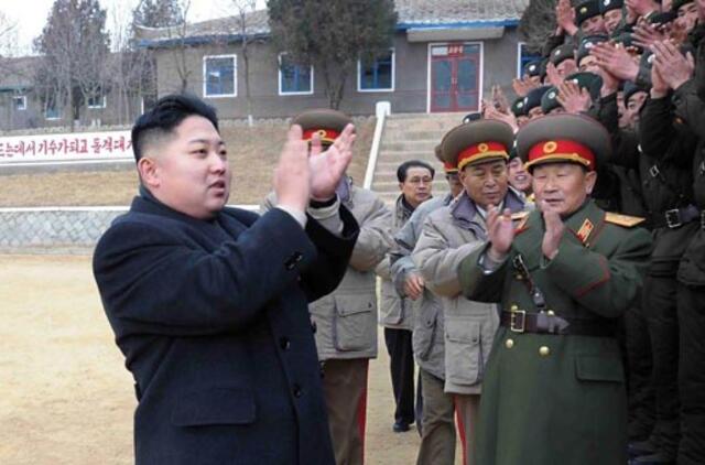 Šiaurės Korėjos lyderis pasirodymais viešumoje siekia populiarumo