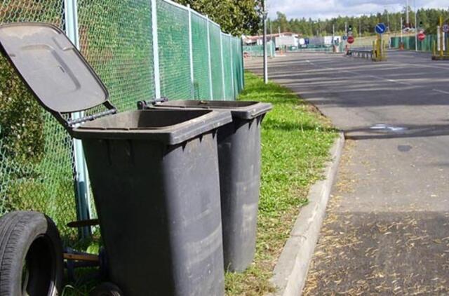 Silpnų nervų kontrabandininkas cigaretes išmetė į šiukšlių konteinerį