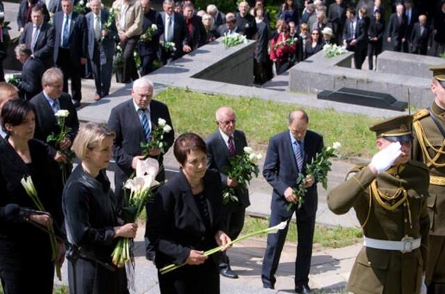 Sostinės Antakalnio kapinėse amžinojo poilsio atgulė parlamentaras Justinas Karosas