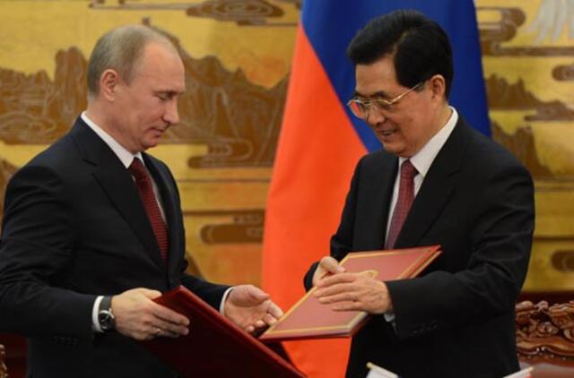 Vladimiras Putinas su Kinijos prezidentu pasirašė 17 svarbių susitarimų